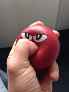 Von Hand zusammengedrückter Stressball